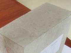磷酸鋁是在耐火材料中用得較多的一種磷酸鹽結合劑？
